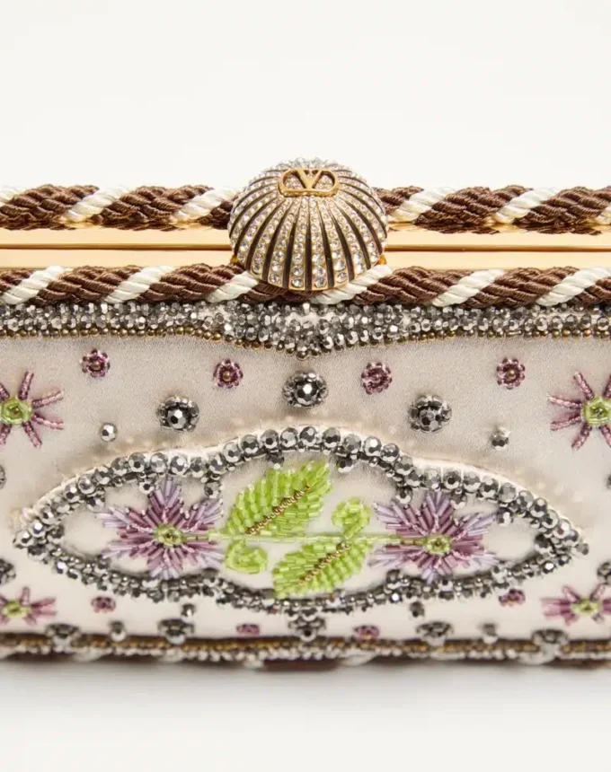 Valentino Garavani Carry Secrets Minaudiere bordada Valentino Garavani Carry Secrets Minaudiere bordada
