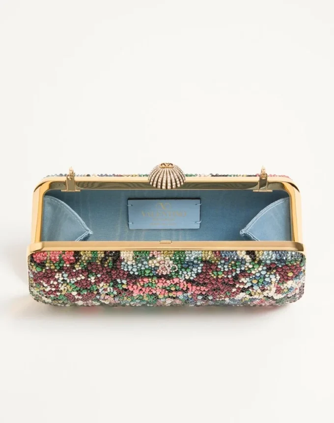 Valentino Garavani Carry Secrets minaudiere con motivo Apres L’Hiver de pedrería Valentino Garavani Carry Secrets minaudiere con motivo Apres L’Hiver de pedrería