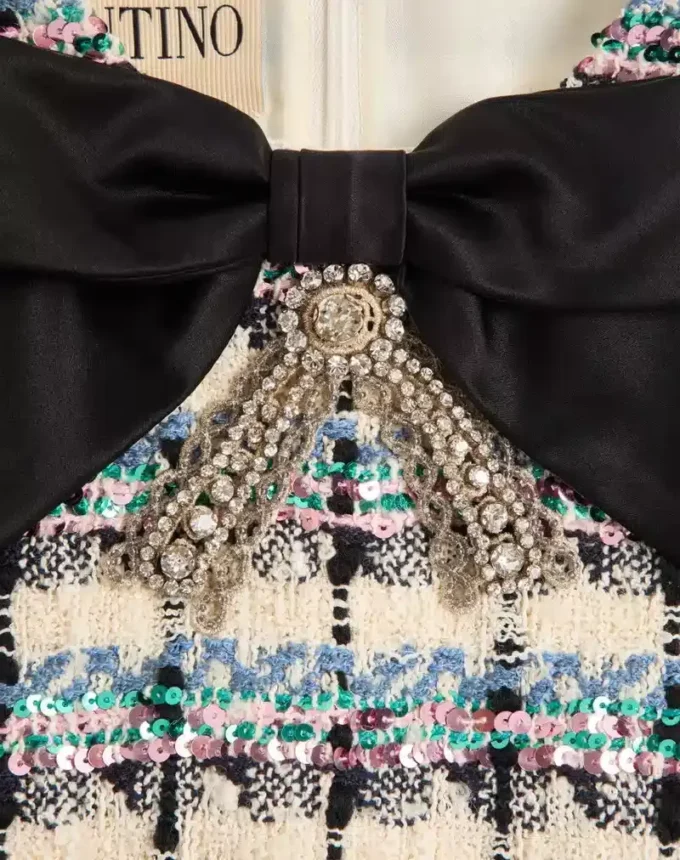 VESTIDO CORTO BORDADO CON PAILLETTES DE TWEED VESTIDO CORTO BORDADO CON PAILLETTES DE TWEED