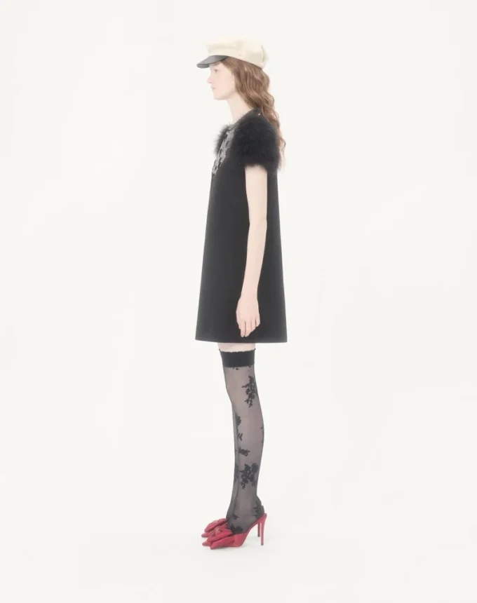 Vestido corto de crepé bordado Couture Vestido corto de crepé bordado Couture