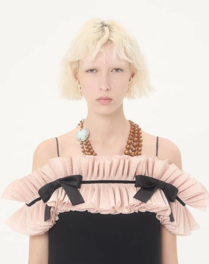Vestido corto de crepé couture