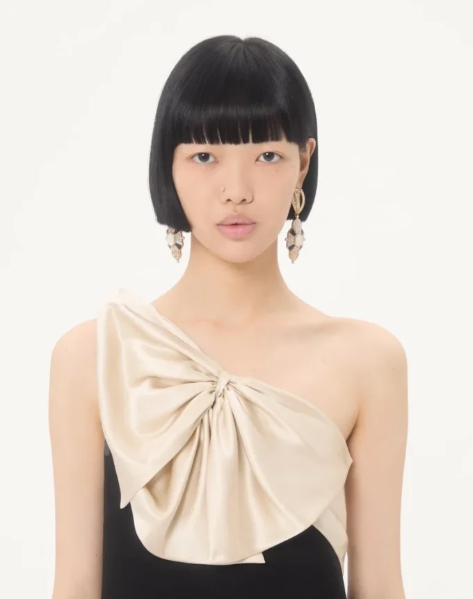 Vestido corto de crepé couture