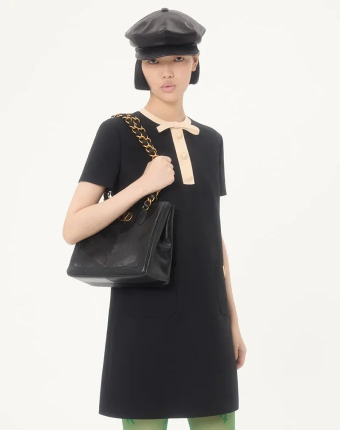 Vestido corto de crepé couture