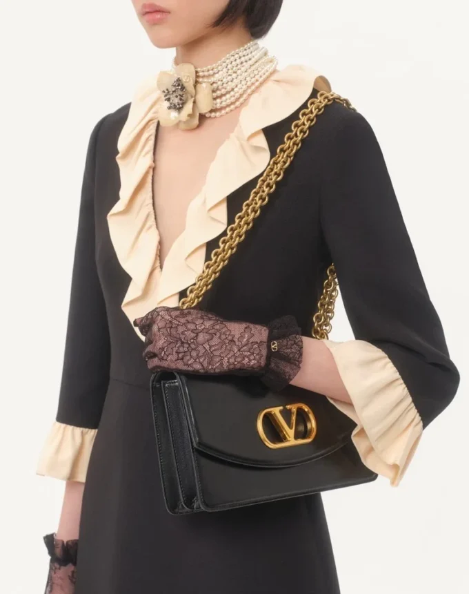 Vestido corto de crepé couture