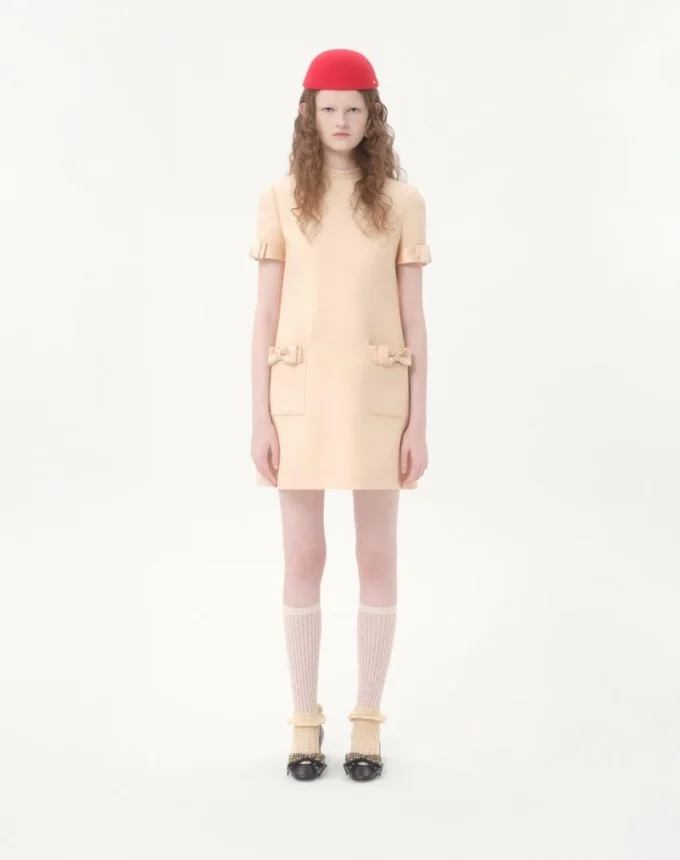 Vestido corto de crepé couture