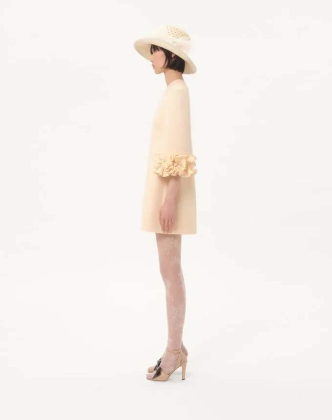 Vestido corto de crepé couture