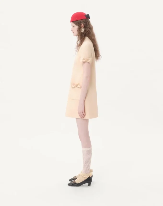 Vestido corto de crepé couture