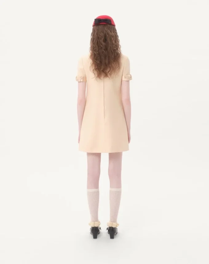 Vestido corto de crepé couture