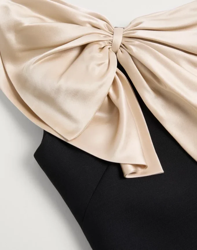 Vestido corto de crepé couture