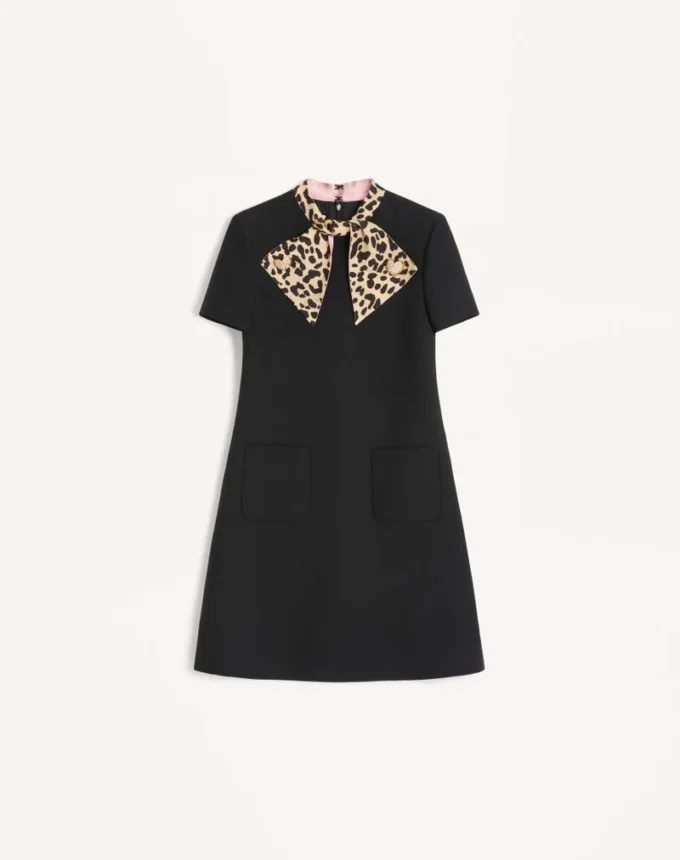 Vestido corto de crepé couture