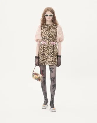 Vestido corto de crepé couture con estampado animalier