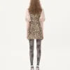 Vestido corto de crepé couture con estampado animalier Vestido corto de crepé couture con estampado animalier