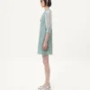 Vestido corto de encaje grueso