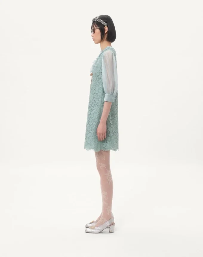 Vestido corto de encaje grueso