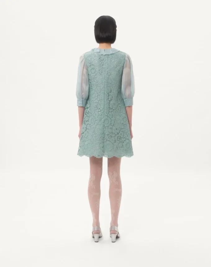 Vestido corto de encaje grueso
