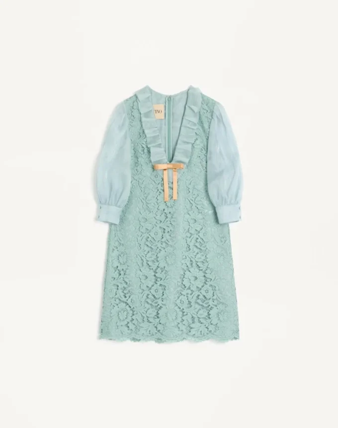 Vestido corto de encaje grueso