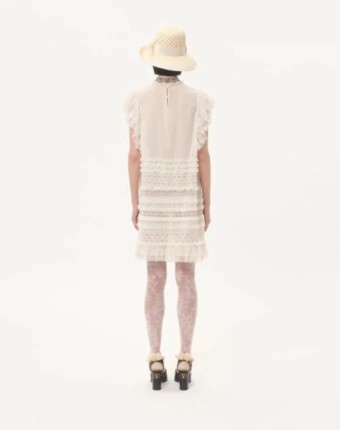 Vestido corto de lino ligero bordado Vestido corto de lino ligero bordado