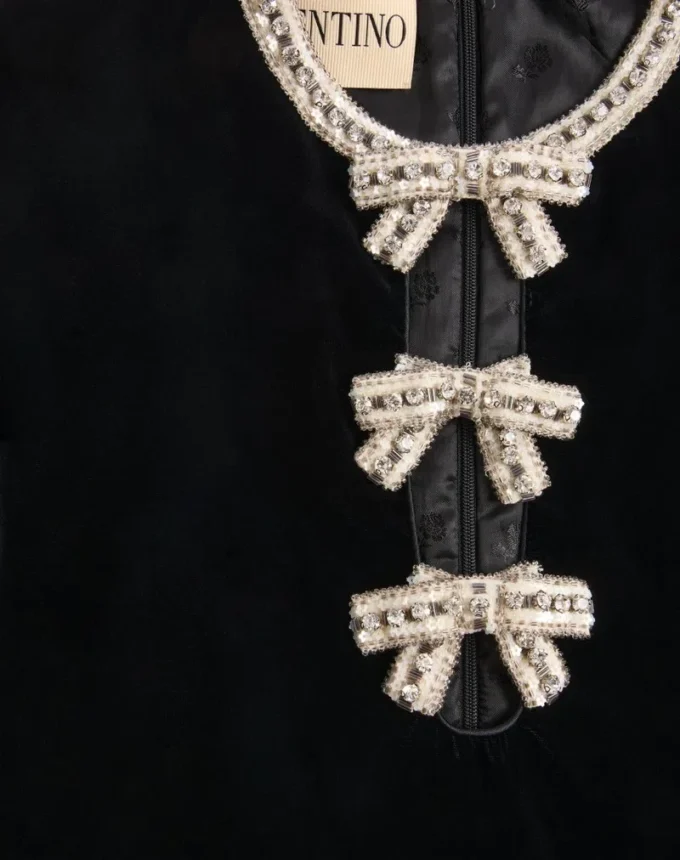 Vestido corto de terciopelo sablé bordado