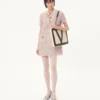 Vestido corto de tweed con cinta bordada