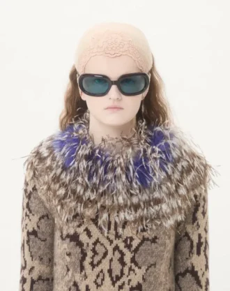Vestido de cachemira con estampado animal y plumas