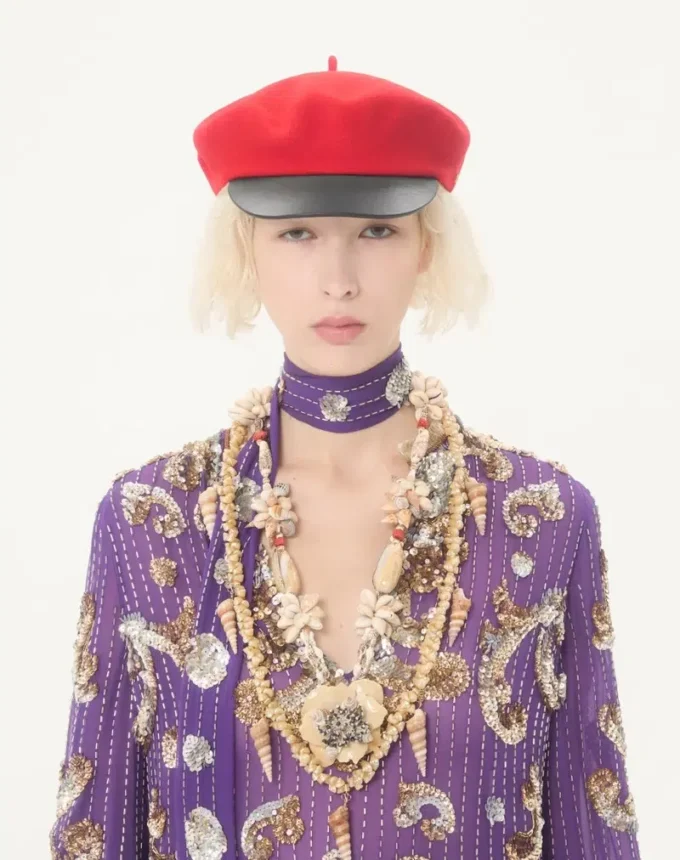 Vestido de gasa bordado con plumas Vestido de gasa bordado con plumas