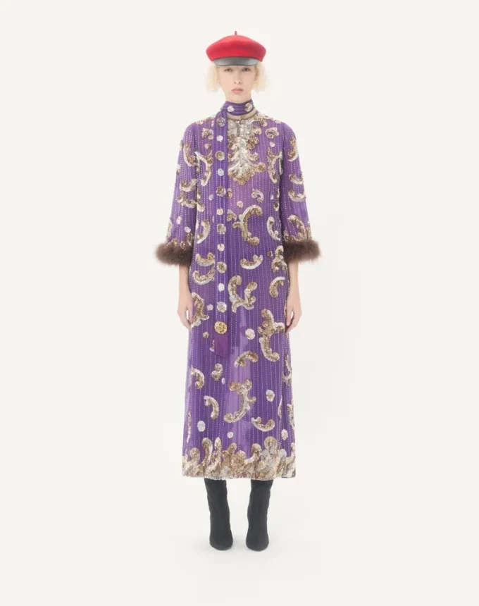 Vestido de gasa bordado con plumas Vestido de gasa bordado con plumas