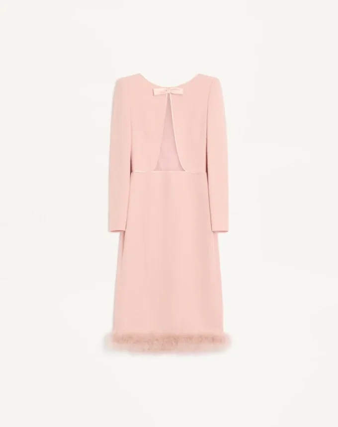 Vestido midi de crepé couture con plumas Vestido midi de crepé couture con plumas
