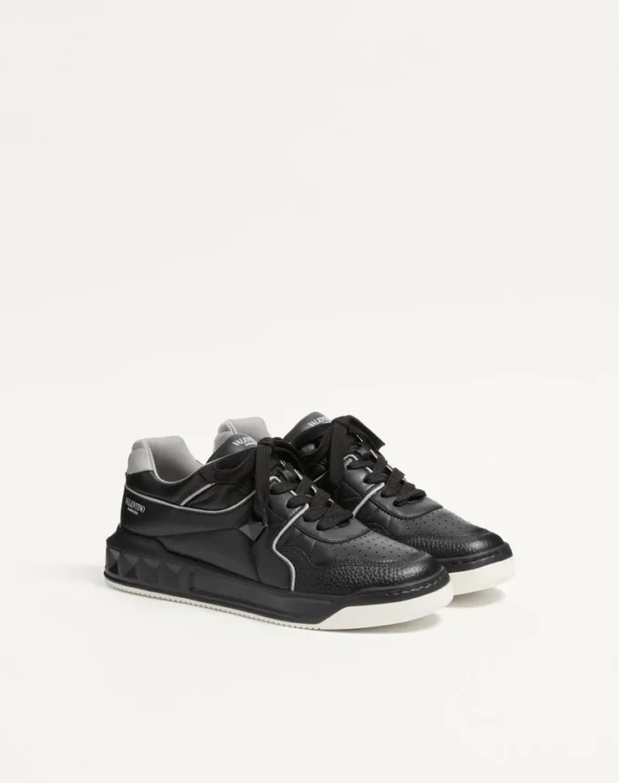 Zapatillas bajas de napa con un tachón Zapatillas bajas de napa con un tachón