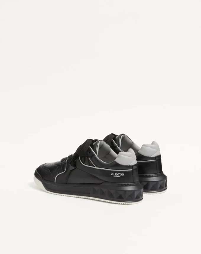 Zapatillas bajas de napa con un tachón Zapatillas bajas de napa con un tachón