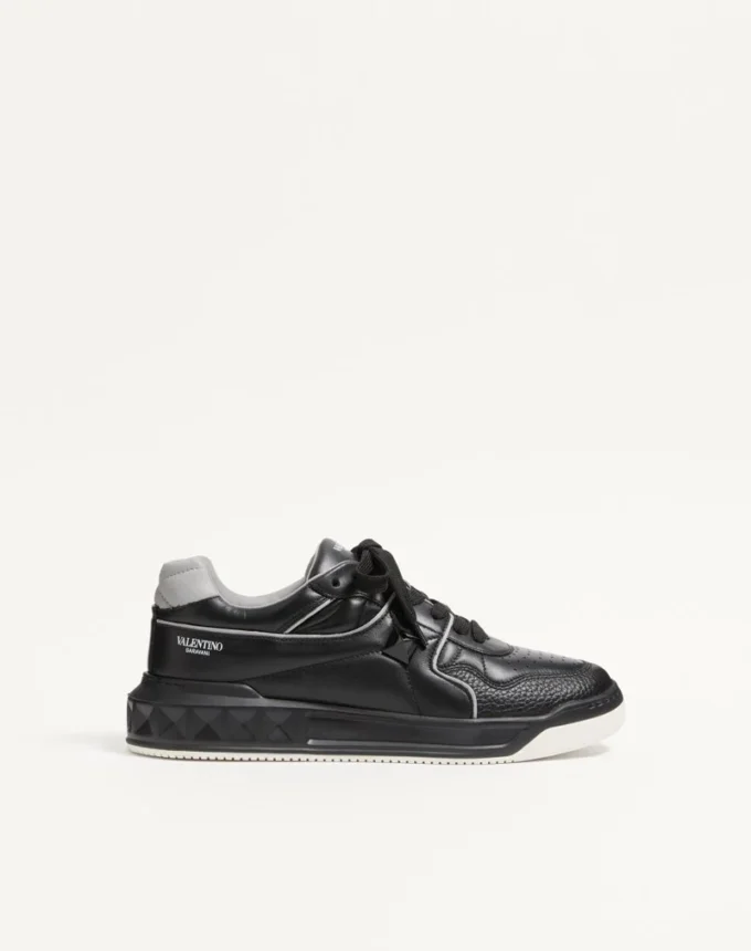 Zapatillas bajas de napa con un tachón Zapatillas bajas de napa con un tachón