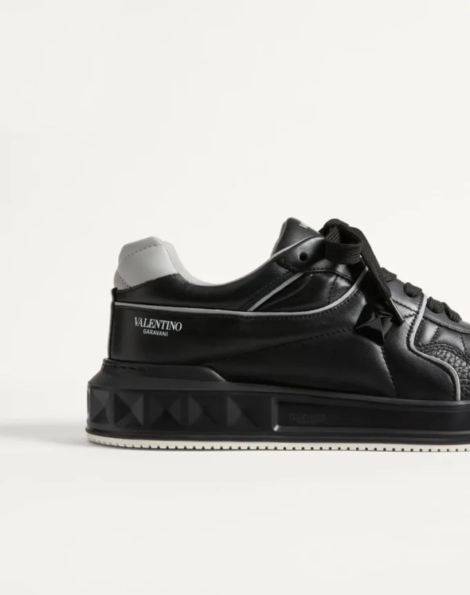 Zapatillas bajas de napa con un tachón Zapatillas bajas de napa con un tachón