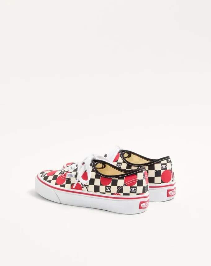 Zapatillas bajas de tela Valentino Garavani y Vans con estampado de damero VLogo y detalle de lunares Zapatillas bajas de tela Valentino Garavani y Vans con estampado de damero VLogo y detalle de lunares