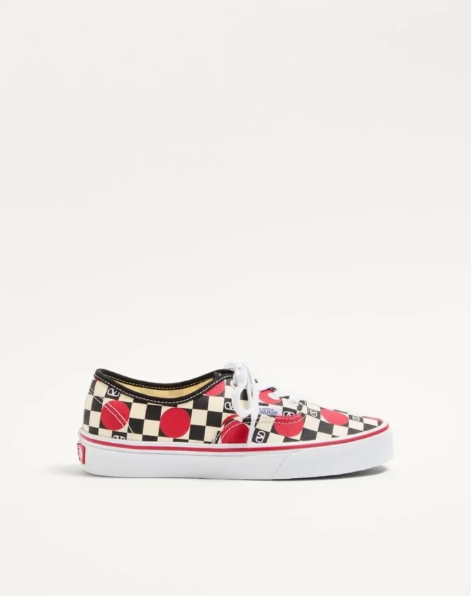 Zapatillas bajas de tela Valentino Garavani y Vans con estampado de damero VLogo y detalle de lunares Zapatillas bajas de tela Valentino Garavani y Vans con estampado de damero VLogo y detalle de lunares