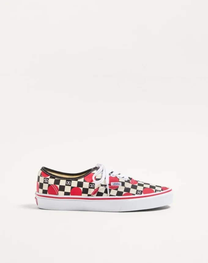 Zapatillas bajas de tela Valentino Garavani y Vans con estampado de damero VLogo y detalle de lunares Zapatillas bajas de tela Valentino Garavani y Vans con estampado de damero VLogo y detalle de lunares