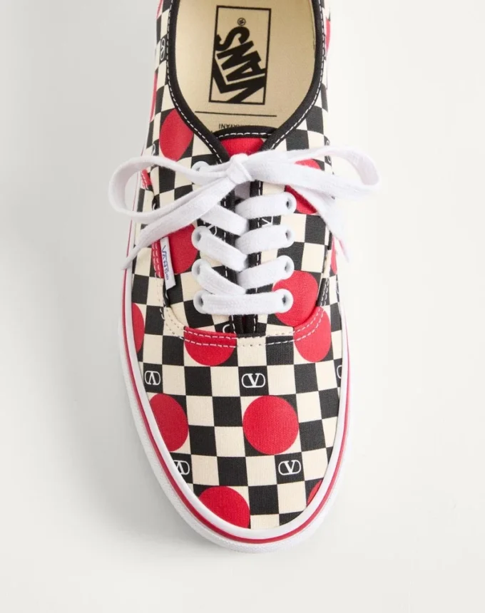 Zapatillas bajas de tela Valentino Garavani y Vans con estampado de damero VLogo y detalle de lunares Zapatillas bajas de tela Valentino Garavani y Vans con estampado de damero VLogo y detalle de lunares