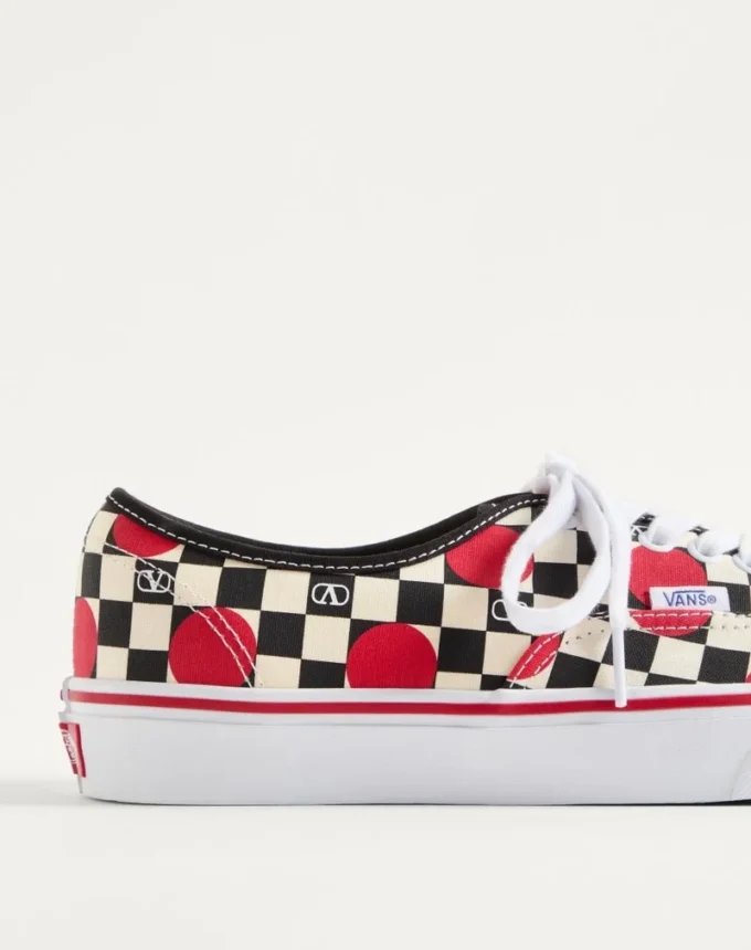 Zapatillas bajas de tela Valentino Garavani y Vans con estampado de damero VLogo y detalle de lunares Zapatillas bajas de tela Valentino Garavani y Vans con estampado de damero VLogo y detalle de lunares