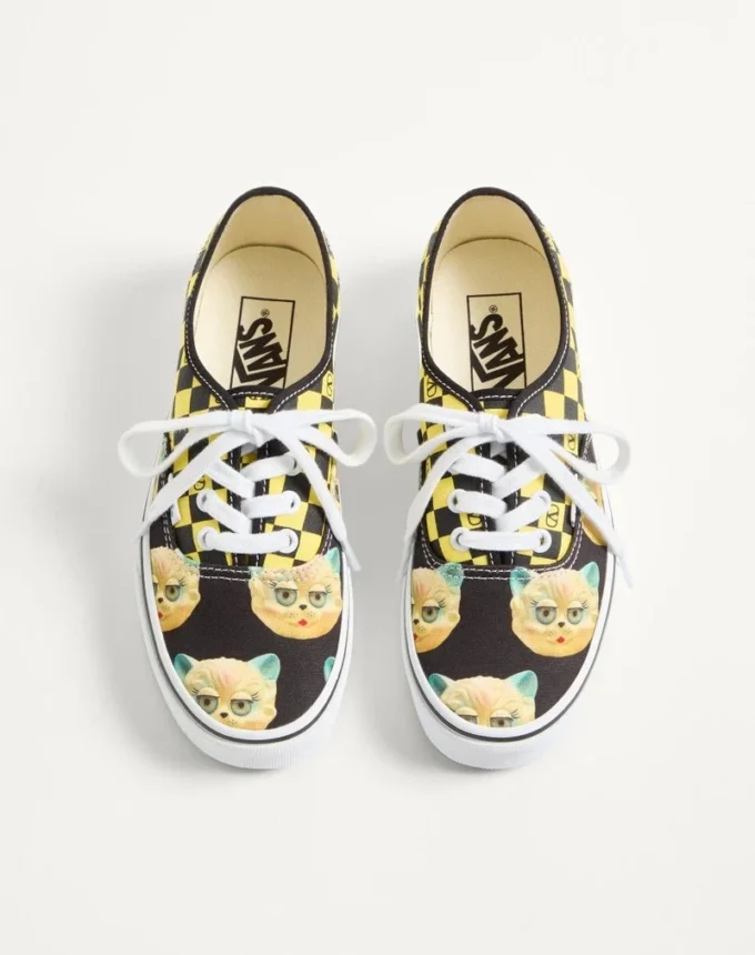Zapatillas bajas de tela Valentino Garavani y Vans con estampado VLogo Checkerboard y Le Chat De La Maison Zapatillas bajas de tela Valentino Garavani y Vans con estampado VLogo Checkerboard y Le Chat De La Maison