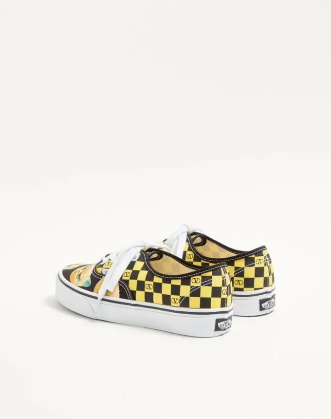 Zapatillas bajas de tela Valentino Garavani y Vans con estampado VLogo Checkerboard y Le Chat De La Maison Zapatillas bajas de tela Valentino Garavani y Vans con estampado VLogo Checkerboard y Le Chat De La Maison
