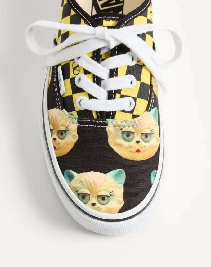 Zapatillas bajas de tela Valentino Garavani y Vans con estampado VLogo Checkerboard y Le Chat De La Maison Zapatillas bajas de tela Valentino Garavani y Vans con estampado VLogo Checkerboard y Le Chat De La Maison