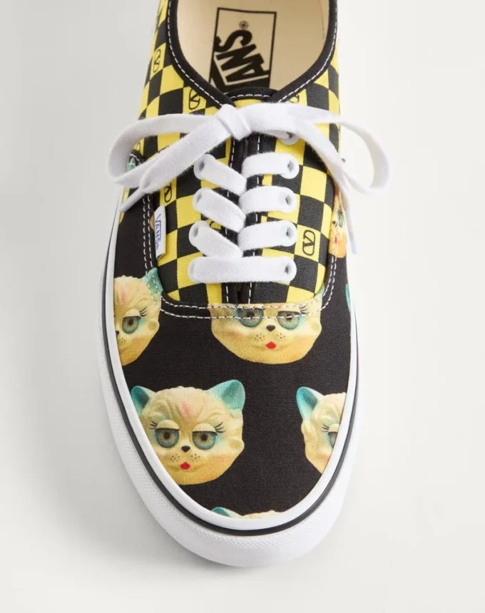 Zapatillas bajas de tela Valentino Garavani y Vans con estampado VLogo Checkerboard y Le Chat De La Maison Zapatillas bajas de tela Valentino Garavani y Vans con estampado VLogo Checkerboard y Le Chat De La Maison