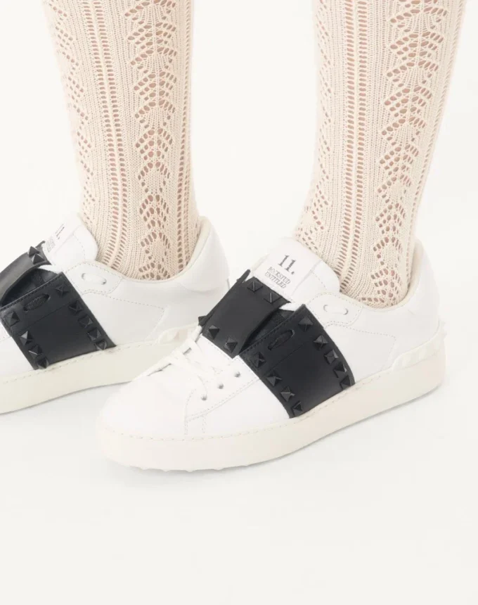 Zapatillas Rockstud Untitled en piel de becerro con tachuelas tonales Zapatillas Rockstud Untitled en piel de becerro con tachuelas tonales