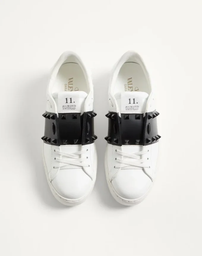 Zapatillas Rockstud Untitled en piel de becerro con tachuelas tonales Zapatillas Rockstud Untitled en piel de becerro con tachuelas tonales
