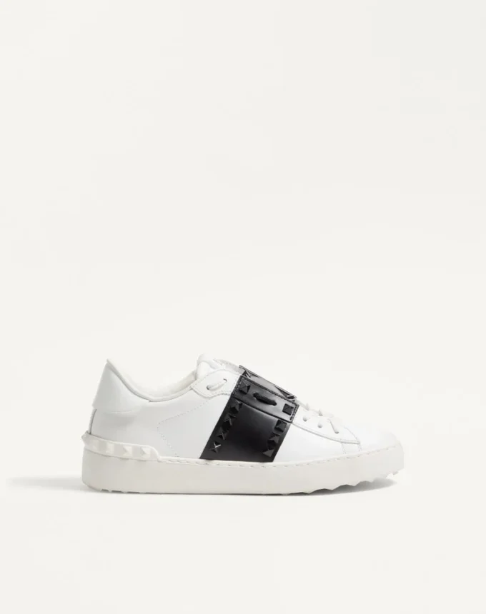 Zapatillas Rockstud Untitled en piel de becerro con tachuelas tonales Zapatillas Rockstud Untitled en piel de becerro con tachuelas tonales