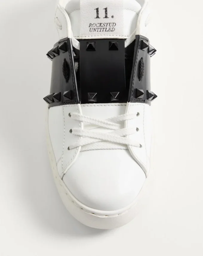 Zapatillas Rockstud Untitled en piel de becerro con tachuelas tonales Zapatillas Rockstud Untitled en piel de becerro con tachuelas tonales