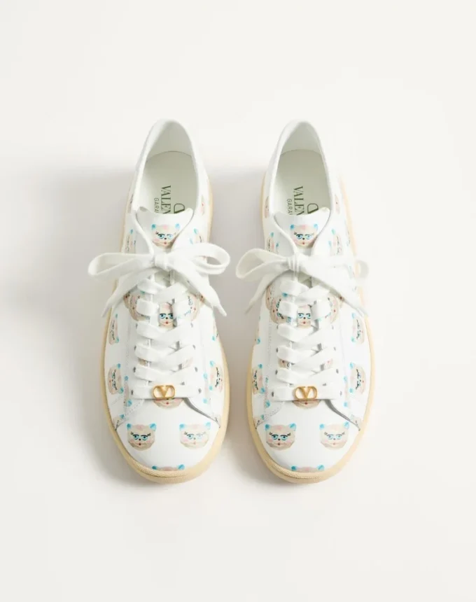 Zapatillas Royco de piel de becerro napa con motivo Le Chat De La Maison Zapatillas Royco de piel de becerro napa con motivo Le Chat De La Maison