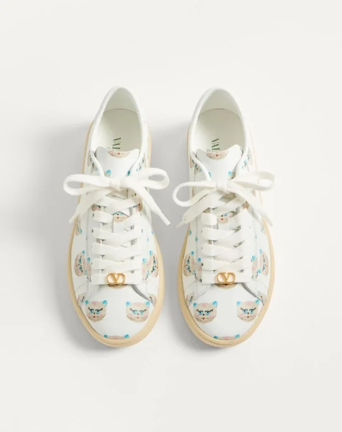 Zapatillas Royco de piel de becerro napa con motivo Le Chat De La Maison Zapatillas Royco de piel de becerro napa con motivo Le Chat De La Maison