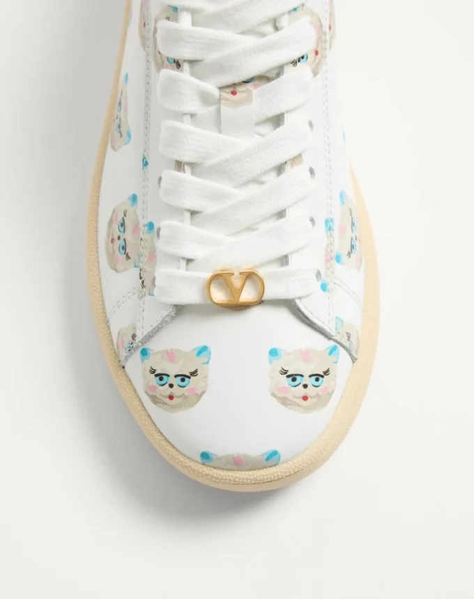 Zapatillas Royco de piel de becerro napa con motivo Le Chat De La Maison Zapatillas Royco de piel de becerro napa con motivo Le Chat De La Maison