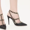 Zapatos de salón con correa al tobillo Rockstud de piel granulada de 100 mm Zapatos de salón con correa al tobillo Rockstud de piel granulada de 100 mm