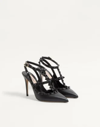 Zapatos de salón con correa al tobillo y tachuelas tonales de 100 mm