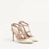Zapatos de salón con tacón de 100 mm y adornos Rockstud en charol Zapatos de salón con tacón de 100 mm y adornos Rockstud en charol